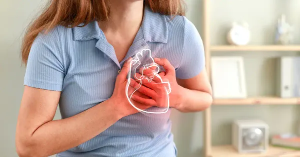 Les symptômes d'une crise cardiaque varient-ils entre les hommes et les femmes ?