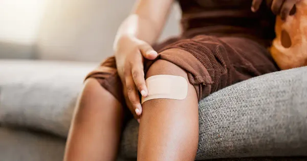 Les pansements peuvent vous exposer à des « produits chimiques permanents » qui sont dangereux pour vote santé